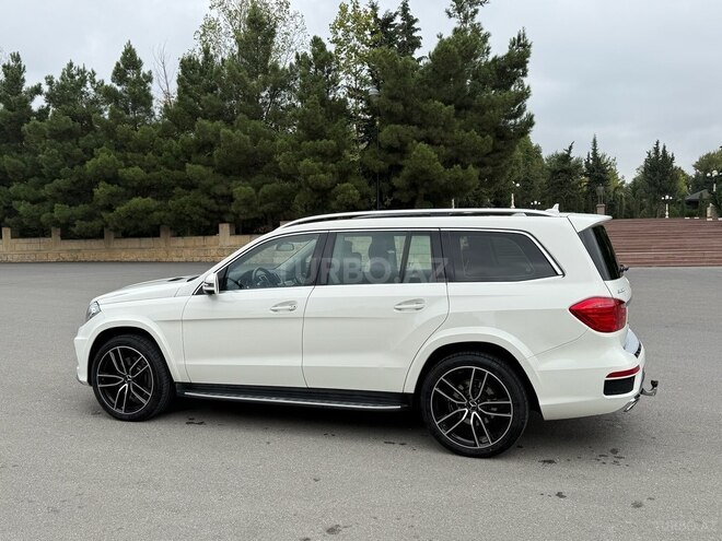 Mercedes GL 550 4MATIC-6