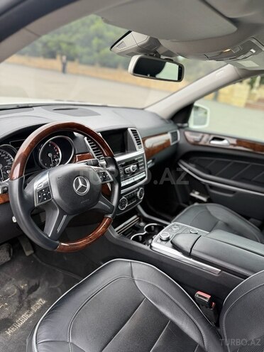 Mercedes GL 550 4MATIC-13