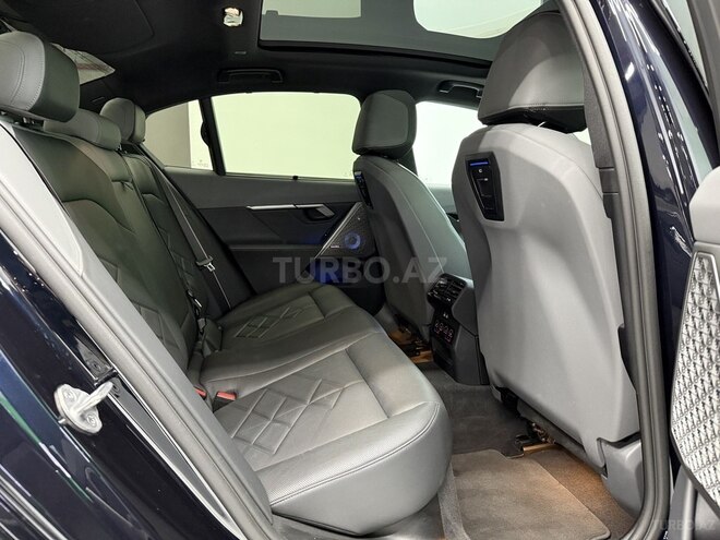 BMW 530e-12