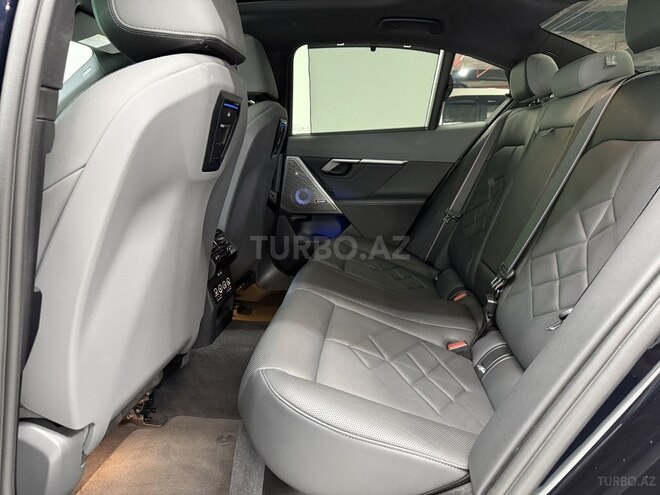BMW 530e-13