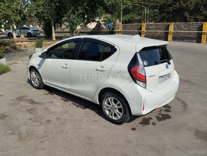 Toyota Aqua-2