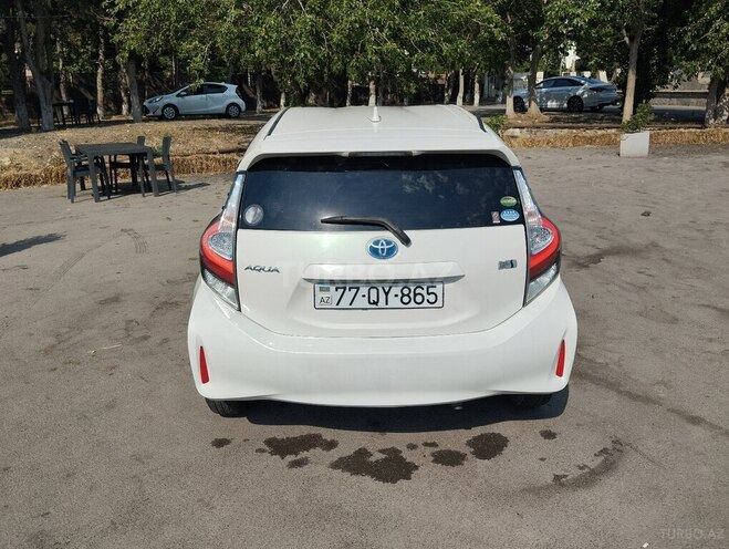 Toyota Aqua-3