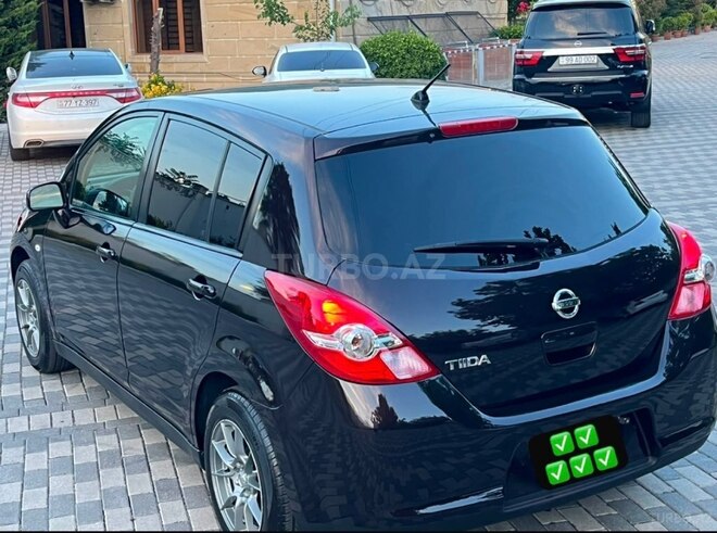 Nissan Tiida-15