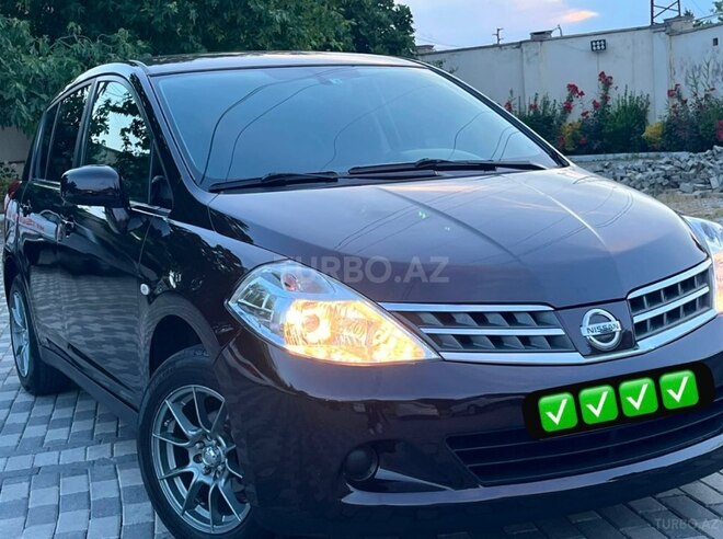 Nissan Tiida-13