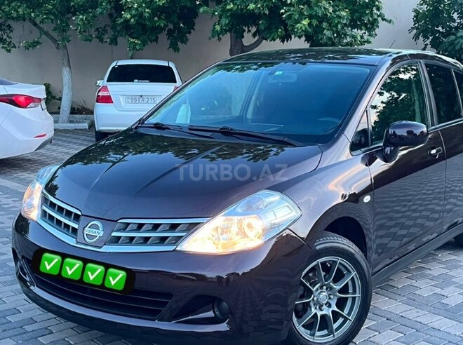 Nissan Tiida-11