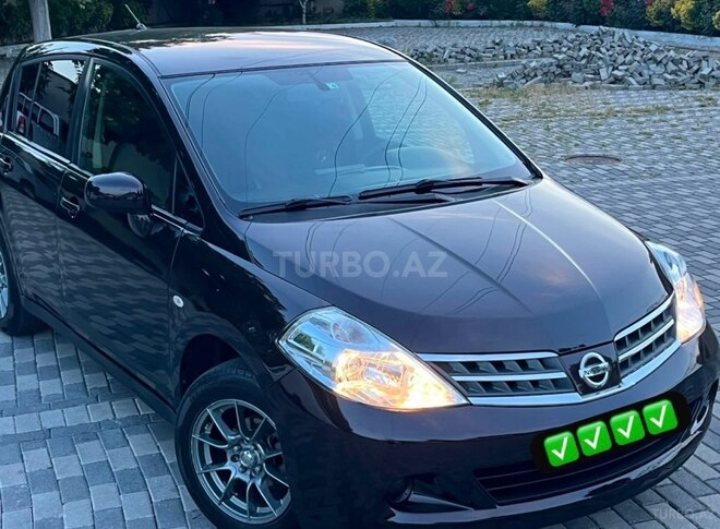 Nissan Tiida-12