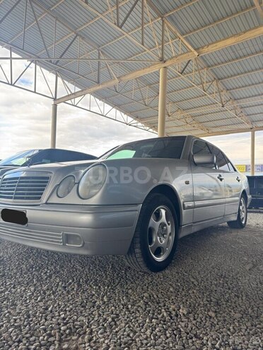 Mercedes E 280-2