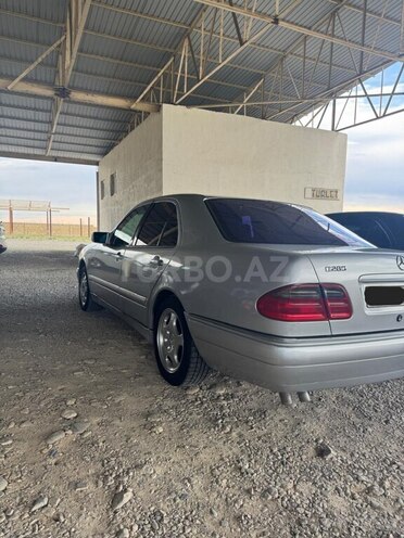 Mercedes E 280-4