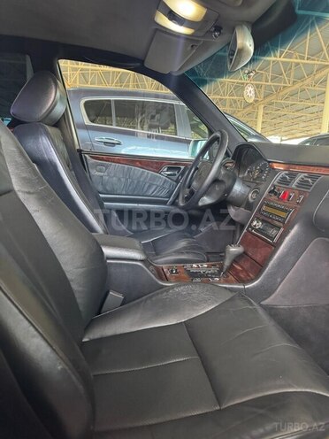 Mercedes E 280-6