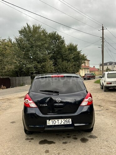 Nissan Tiida-5