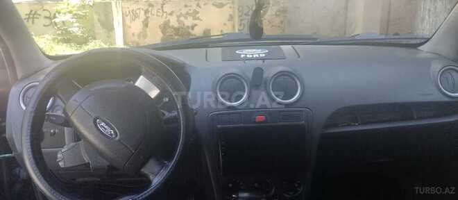Ford Fusion-8