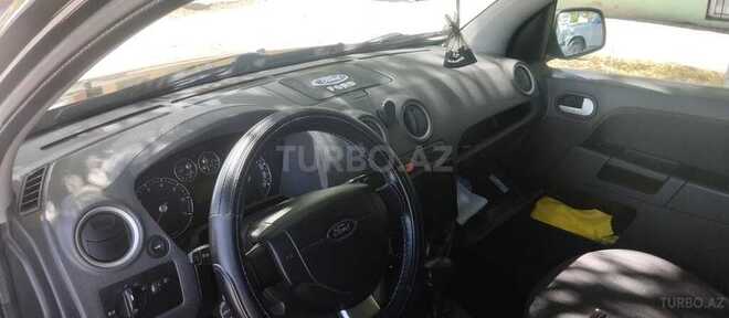 Ford Fusion-11