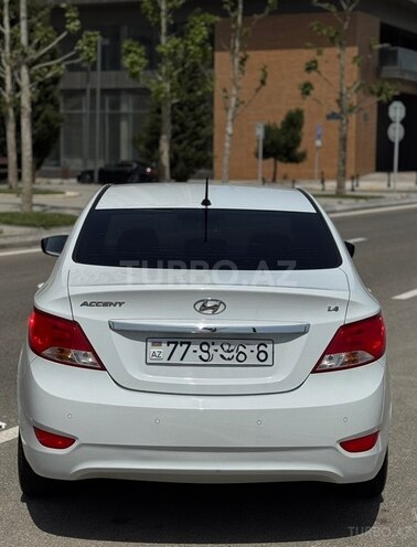 Hyundai Accent-4
