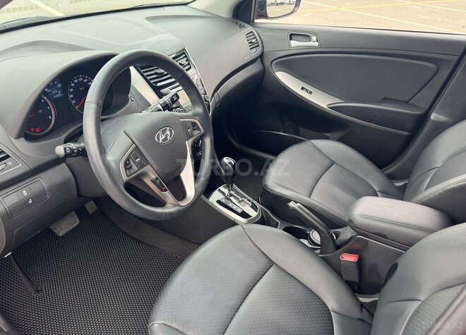 Hyundai Accent-7