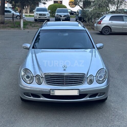 Mercedes E 220-1
