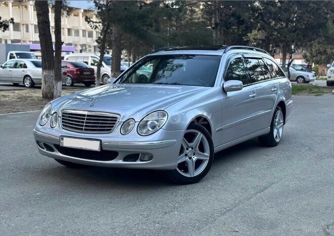 Mercedes E 220-17