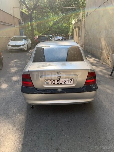 Opel Vectra-4