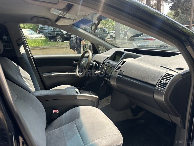 Toyota Prius-11