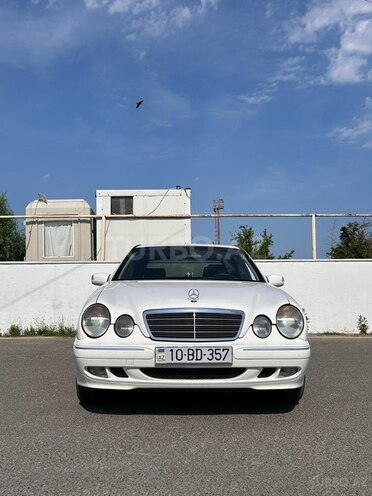 Mercedes E 320-1