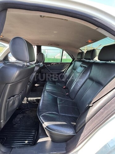 Mercedes E 320-8