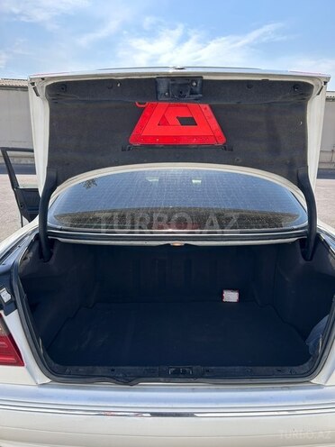 Mercedes E 320-11