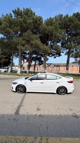 Hyundai Elantra-5