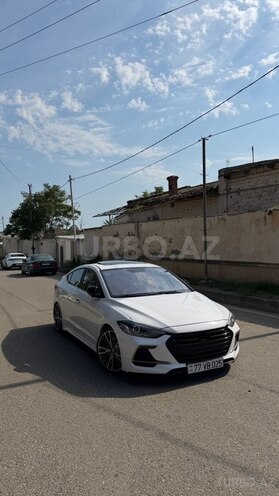 Hyundai Elantra-1