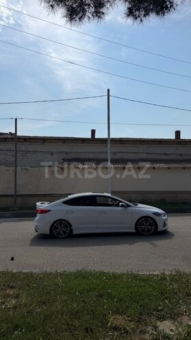 Hyundai Elantra-4