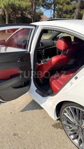 Hyundai Elantra-13