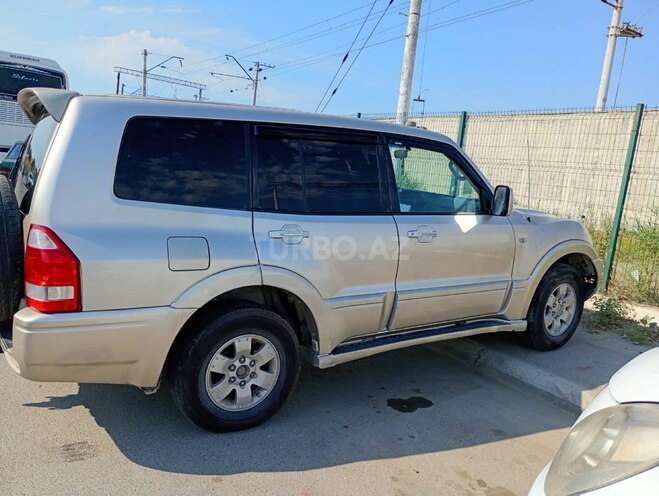 Mitsubishi Pajero-5