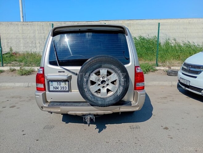 Mitsubishi Pajero-7