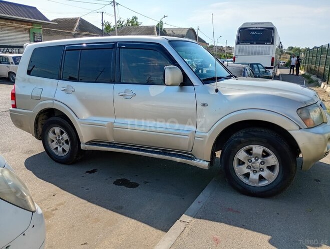Mitsubishi Pajero-3