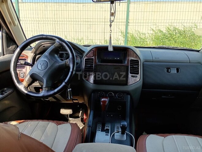 Mitsubishi Pajero-8
