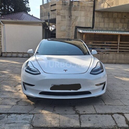 Tesla Model 3-1