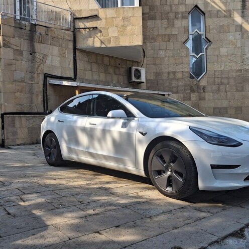 Tesla Model 3-2