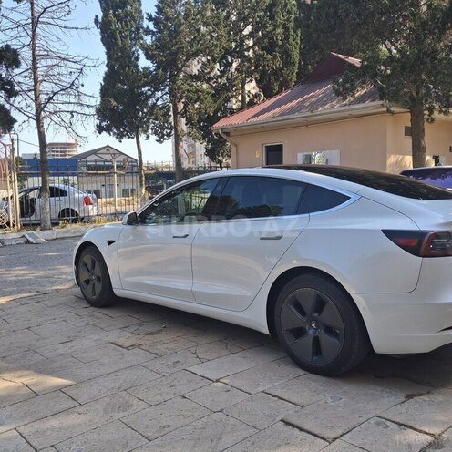 Tesla Model 3-5