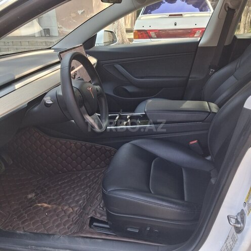 Tesla Model 3-9