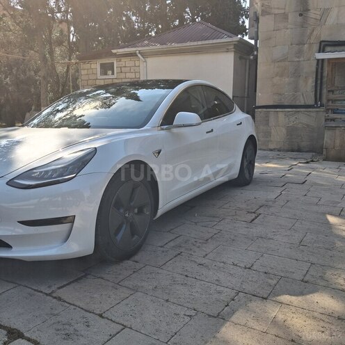 Tesla Model 3-7