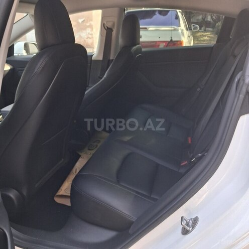 Tesla Model 3-11