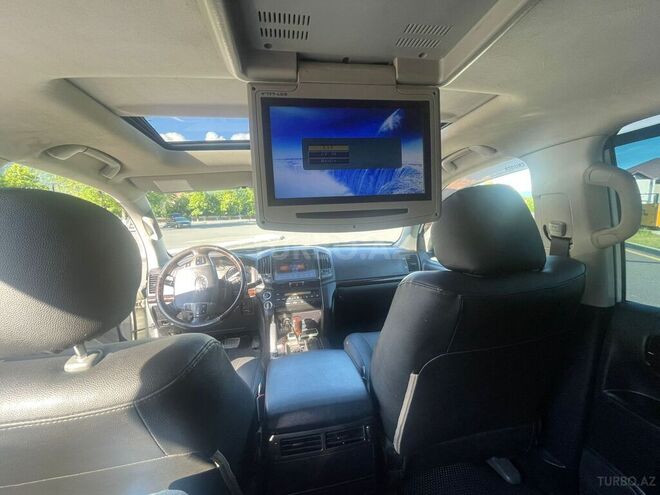 Toyota Land Cruiser-9
