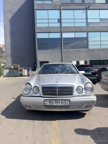 Mercedes E 320-2