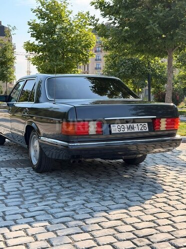 Mercedes 300 SE-4