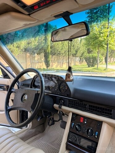 Mercedes 300 SE-6
