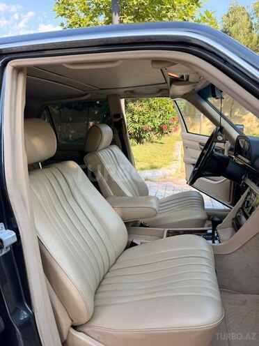 Mercedes 300 SE-9