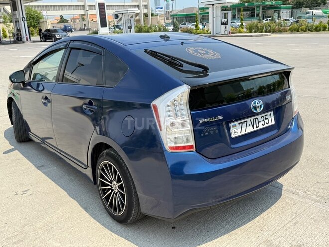 Toyota Prius-8