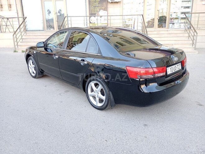 Hyundai Sonata-12