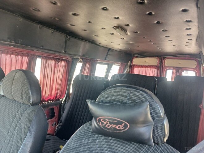 Ford Transit-10