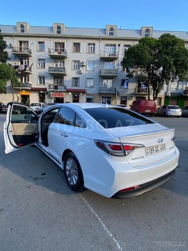 Hyundai Sonata-2