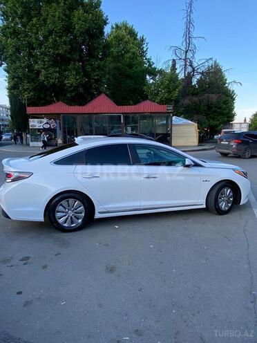 Hyundai Sonata-4