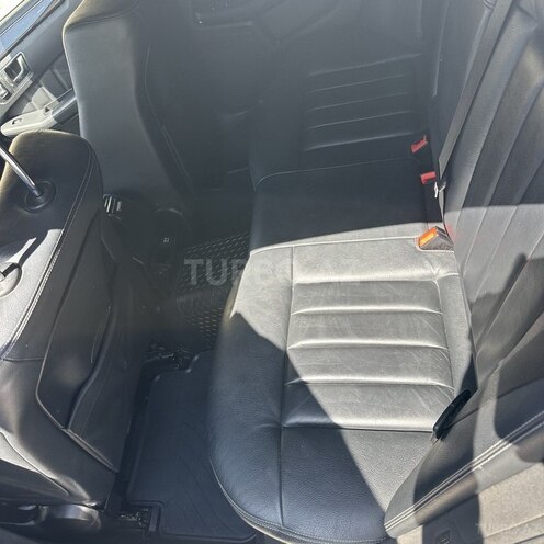 Mercedes E 250 4MATIC-5